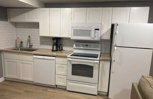 South Jordan House | Beautiful Mountain View’s with a hot Tub