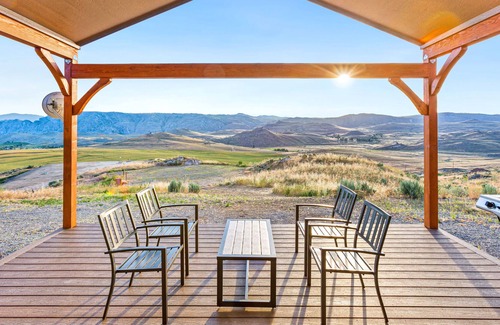 Brewster House | Beautiful Mountain Views, Abundant Wildlife & Dark, Starry Skies