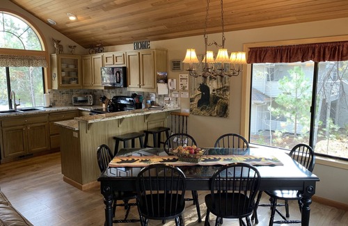 Deer Park House | Beautiful Mtn Decor-Family Rm-Wifi-Unlimited SHARC, Pool & Hot Tub, Bikes