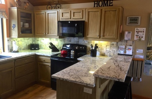 Deer Park House | Beautiful Mtn Decor-Family Rm-Wifi-Unlimited SHARC, Pool & Hot Tub, Bikes