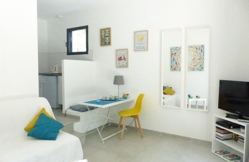 Sommieres Apartment | Beautiful new F2, all comfort, quiet, 2 steps from the center of Sommieres