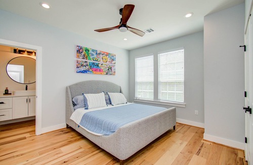 Riverside Terrace House | Beautiful New house! Great location min to Hermann park, Museums and Med Cent.