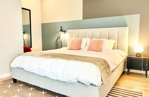 East Village Apartment | Beautiful One Bedroom Apartment With View Of City