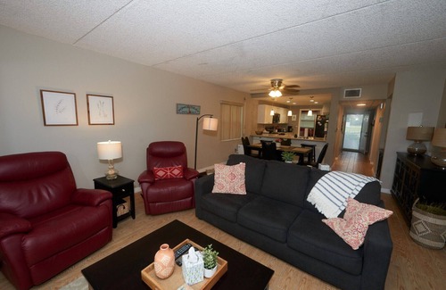 Ponce Inlet Condo | Beautiful Ponce Inlet 2bd Condo. 100 Yards to the Beach! Beach supplies/bikes.