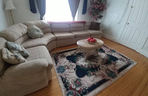 Mount Clemens House | Beautiful private spacious lower flat. Short walk to downtown, close to all.