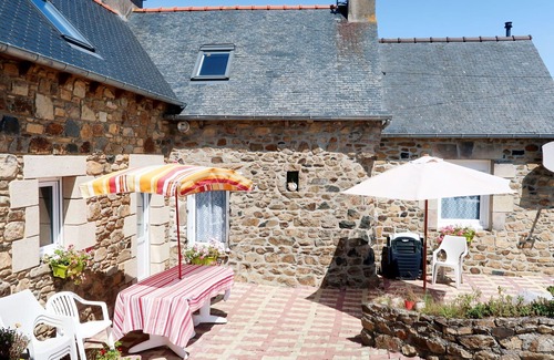 Pleubian House | Beautiful private villa for 5 people with WIFI, TV, patio and pets allowed