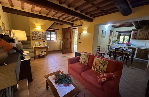 Pescaglia Villa | Beautiful private villa with private pool, WIFI, TV, pets allowed and panoramic view, close to L.