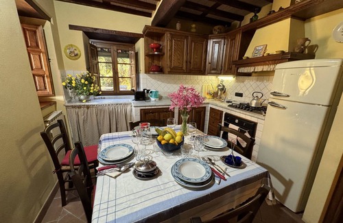 Pescaglia Villa | Beautiful private villa with private pool, WIFI, TV, pets allowed and panoramic view, close to L.
