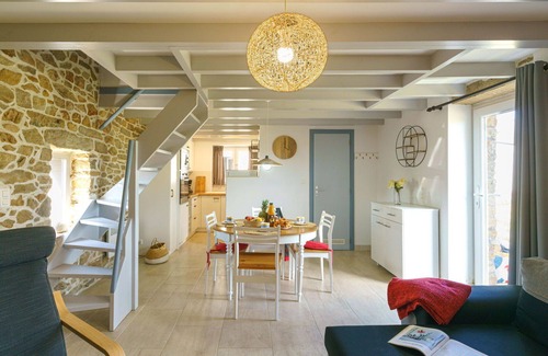 Plogoff House | Beautiful private villa for 4 people with TV, terrace and pets allowed