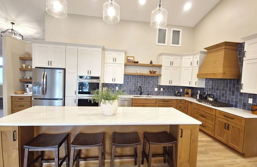 New London House | Beautiful, remodeled home on Lake Andrew. Pontoon Rental Available