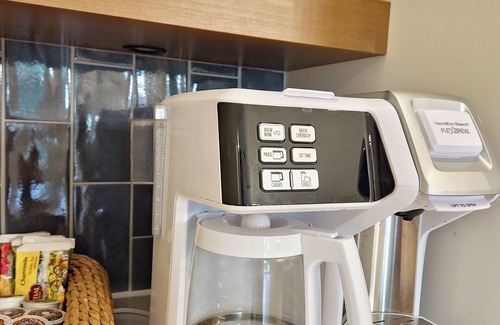 New London House | Beautiful, remodeled home on Lake Andrew. Pontoon Rental Available