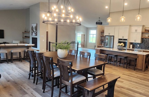 New London House | Beautiful, remodeled home on Lake Andrew. Pontoon Rental Available