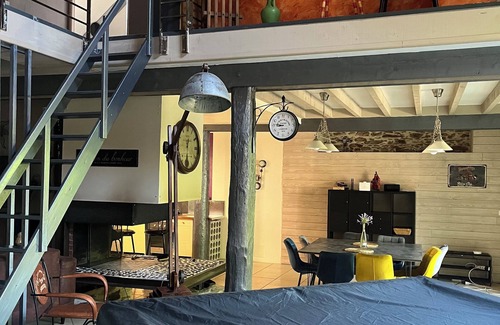 Voutezac House | Beautiful renovated modern barn - heated pool july and august + jacuzzi.