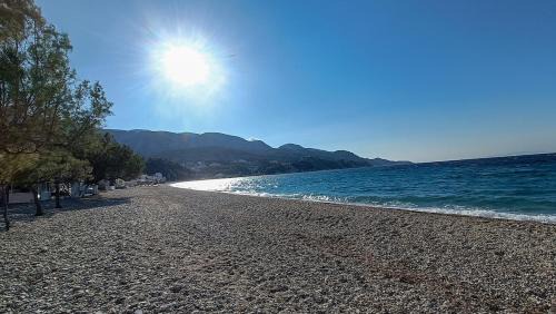 Kokkari Apartment | Beautiful rooftop with a hot tub