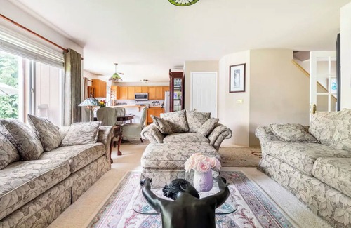 Holly House | BEAUTIFUL ROOM FOREST VIEW