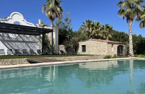 Aix-en-Provence House | beautiful room+kitchen.swiming pool.vue.garden.olive+palm grove.Tiny Bathroom