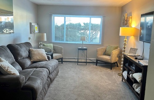 Portsmouth Apartment | Beautiful, Safe and Clean Garden Style Apartment Close to Everything!