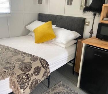 Newmarket Apartment | Beautiful shepherd’s hut