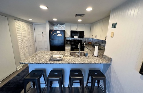 Gatlinburg - Pigeon Forge Condo | Beautiful Smoky Mountain Views! 2 bedroom/2 bath condo, sleeps 5, indoor pool