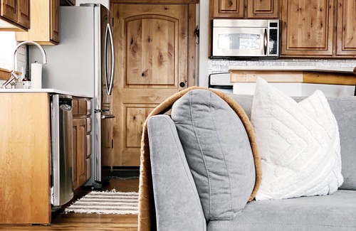 North Park City Condo | Beautiful, Spacious Moose Lodge Condo! 2 Blocks from PCMR!