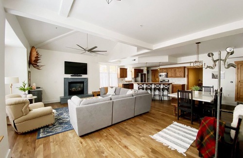 North Park City Condo | Beautiful, Spacious Moose Lodge Condo! 2 Blocks from PCMR!