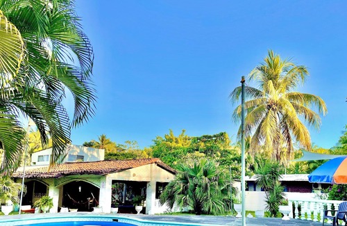 Acajutla Villa | Beautiful & spacious Rancho -- 2 min Walk to Beach Front