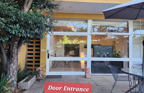 Yarralumla House | Beautiful sunny 2B&1B suite with a garden in Yarralumla near Lake & City Centre