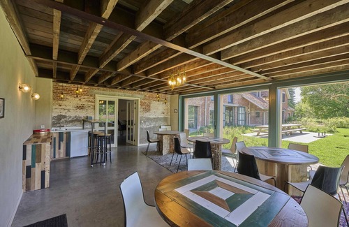 's-Gravenwezel Villa | Beautiful sustainable group home in the woods