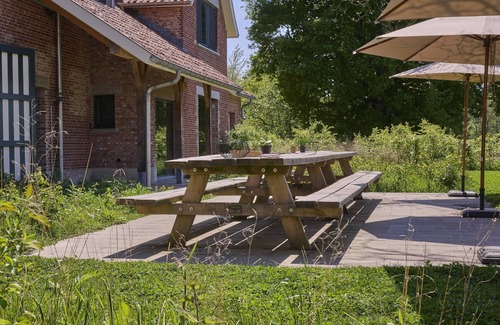 's-Gravenwezel Villa | Beautiful sustainable group home in the woods