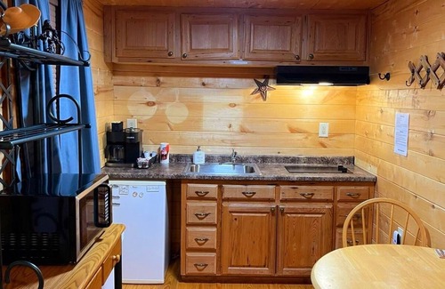 Elmaton Cabin | ★Beautiful Texas ranch retreat with lake.cabin#2 ★