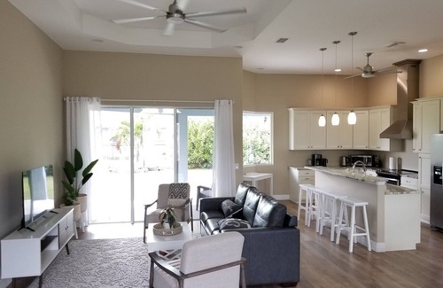 Venice East House | Beautiful Vacation House Close to the Beach