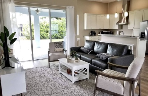 Venice East House | Beautiful Vacation House Close to the Beach