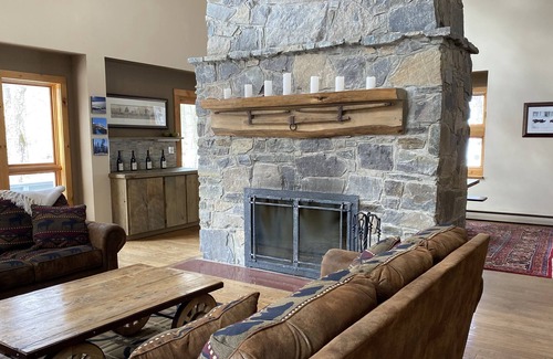 Forest Farms House | Beautiful Vermont home set on a private property with a view of Stratton Mt