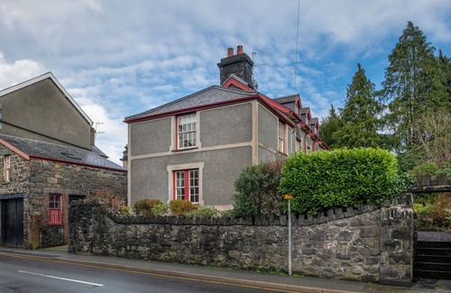 Llanrwst House | Beautiful villa for 16 guests with WIFI and pets allowed
