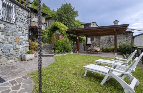 Traona House | Beautiful villa for 6 guests with WIFI, TV, patio and pets allowed