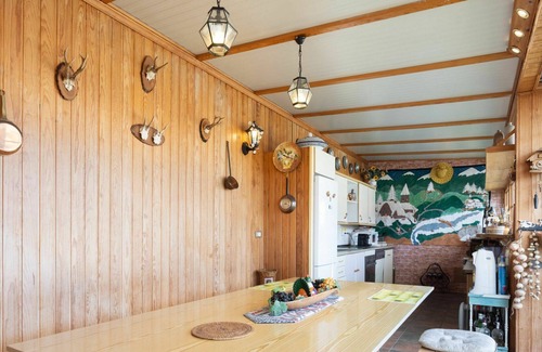 Las Arenas House | Beautiful villa for 4 guests with WIFI, pool, TV and patio