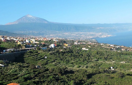 Las Arenas House | Beautiful villa for 4 guests with WIFI, pool, TV and patio