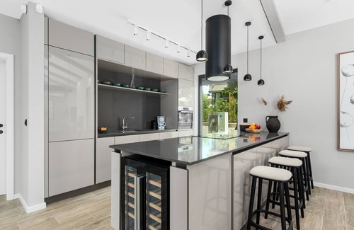 Kadumi Villa | Beautiful Villa Ursaria with pool, jacuzzi and sauna