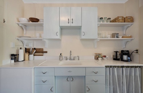 Baldwinsville Apartment | BEAUTIFUL village apt. Walk to river, shops, eateries. Great for getaway/work