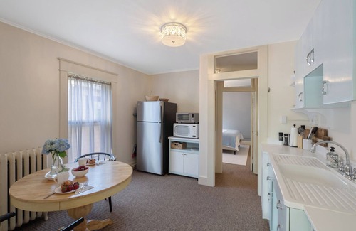 Baldwinsville Apartment | BEAUTIFUL village apt. Walk to river, shops, eateries. Great for getaway/work