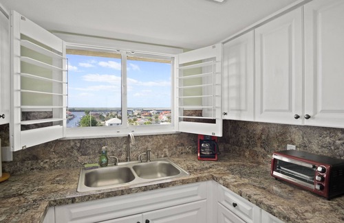 Hudson Condo | Beautifully Peaceful Island Getaway