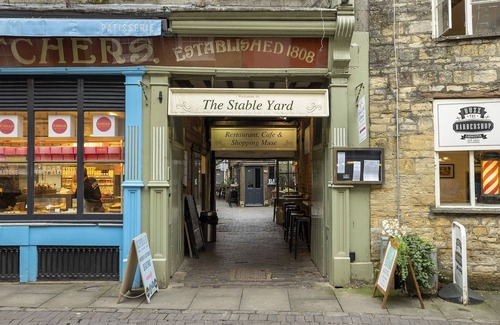 Cirencester Apartment | Beautifully presented dog friendly - The Barley Apartment