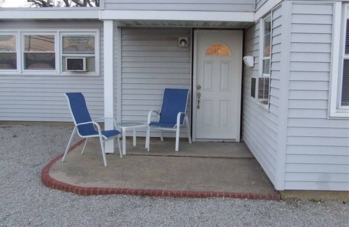 Surf City Apartment | Beautifully Renovated Beach Block 2-Bedroom Unit