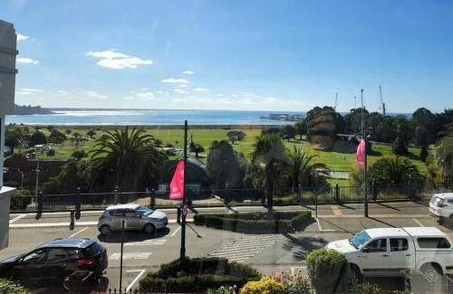 Timaru Central Apartment | Beauty on The Bay - Best location in Timaru!