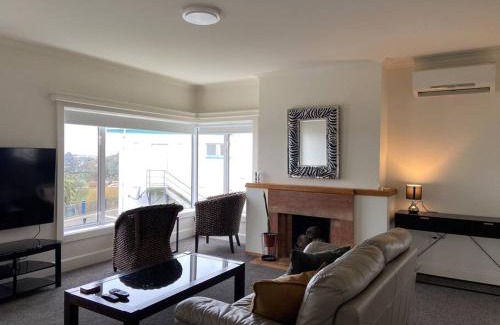 Timaru Central Apartment | Beauty on The Bay - Best location in Timaru!