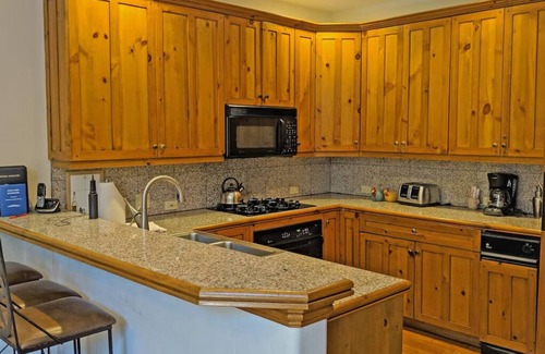 Edwards House | Beaver Creek-Arrowhead Steps from Skiing, Hiking, MTB, Pool/Hot Tub,Free Shuttle