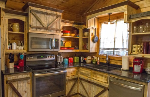 Broken Bow Cabin | Beavers Bend State Park entrance 259A , Southern Hill Addition; Wood Knot Cabin