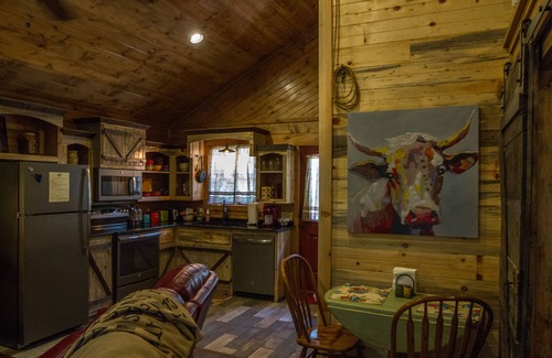 Broken Bow Cabin | Beavers Bend State Park entrance 259A , Southern Hill Addition; Wood Knot Cabin