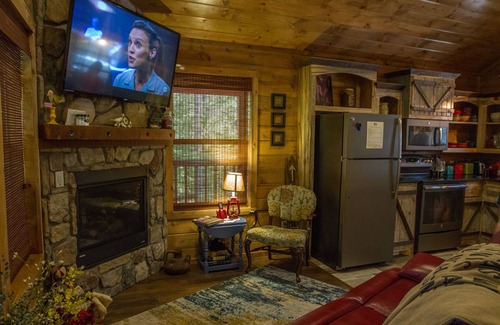 Broken Bow Cabin | Beavers Bend State Park entrance 259A , Southern Hill Addition; Wood Knot Cabin