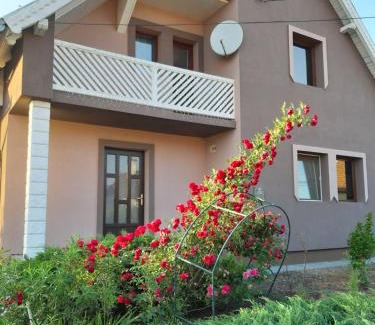 Lazarea House | Becze Vanda kulcsosház